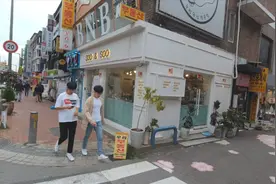 一家三口坐大飞机50分钟出国放飞自我，吃的爽，逛的嗨~