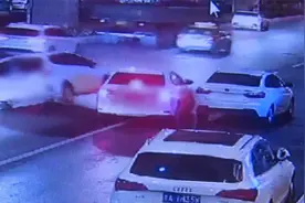 抢行惹祸！河南郑州管城区公布多起事故监控，事故起因多为抢行视频封面