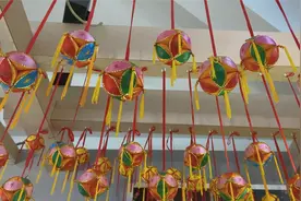 探寻广西旧州绣球之乡，这里家家户户都会做绣球，体验制作过程视频封面