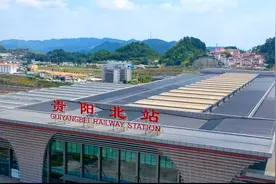 航拍西南最大的高铁枢纽贵阳北站，真是气势恢宏，贵阳发展太快了