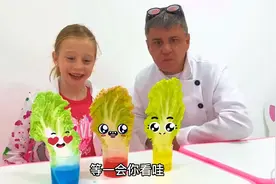 小女孩和爸爸使用彩色颜料瓶，竟然制作出三种不同颜色的小白菜！视频封面