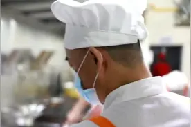 严格执行卫生标准 “明厨亮灶”守护食安视频封面