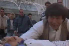 好人：成龙太溜了，跑步都能追平马车，空中接女友上演英雄救美视频封面