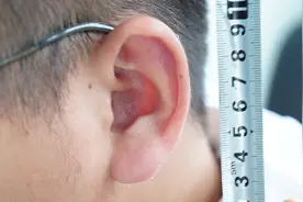 民间俗语“耳朵往前照，不是骑马就坐轿”看看你的耳朵长啥样？视频封面