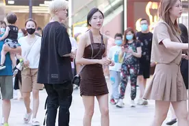 夏天美女都爱穿裙子，长裙优雅短裙活力包臀裙魅惑，穿对了都好看视频封面