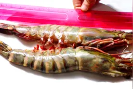 这么大的大虾头一回见，这种做法更是头一回见，太有创意了