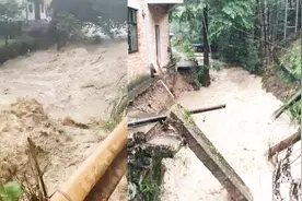 浙江武义暴雨突发山洪！实拍：泥石流冲毁道路 群众被困家中