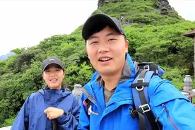 梵净山一路都是景，坐了缆车还要爬一个小时，看山顶上吃的贵不贵视频封面