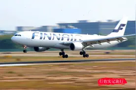 近距离实拍广州白云机场飞机频繁起降，太治愈了视频封面