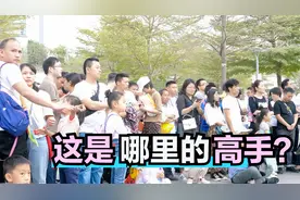 安徽24岁失明小哥街头拉二胡，旋律耐人寻味，太好听了视频封面