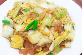 厨师长教你家常白菜炒粉条做法，掌握好烹饪方法，不放肉也很香视频封面