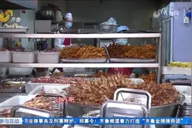 淄博烧烤火出圈，各地游客组团来撸串，小饼卷葱一口下去香坏了视频封面