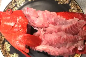 日本顶级海鲜料理，珍稀的红石斑鱼生鱼片，吃不起看看也过瘾阿！视频封面