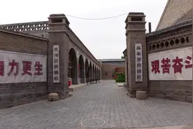 陕西发现神奇古城，平凡的世界就在这里，里面挂着巨幅毛主席画像视频封面