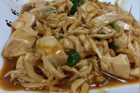 银鱼烧豆腐的做法，看着都香，好吃又下饭，做了一盘还不够吃视频封面