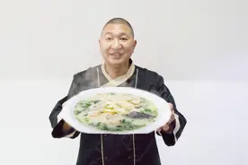 鱼头汤怎么炖才好喝？蔡大厨教你正确做法，汤汁奶白一点也不腥视频封面