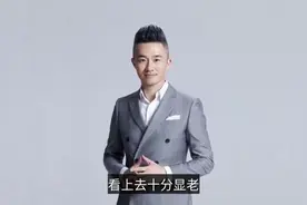 主持人程雷近况，患肝病头发花白稀疏无几，住豪宅却去乡下买草莓视频封面