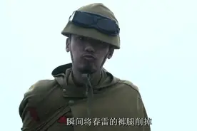 这个日本军官太嚣张，骑在马背上戏耍二人视频封面