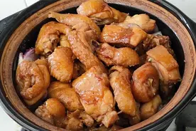 广东沙姜鸡煲的做法，不加一滴水，嫩滑入味，刚开盖就看饿了视频封面