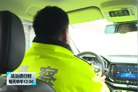 北京这个大货车司机真会玩：用化学试剂把车牌上的漆给抹了！视频封面