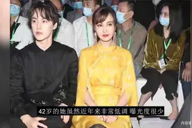 41岁杨雪罕露面，皮肤白嫩一袭黄裙太优雅，网友：江玉燕回来了视频封面