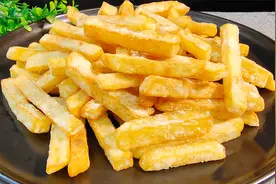 炸薯条时，直接下锅炸是大错！大厨教你正确做法，外酥里嫩不回软