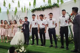农村婚礼现场，司仪让伴娘送上一句祝福的话，伴娘的回答太有才了视频封面