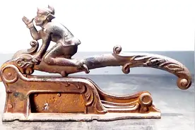 牛人修复超过100年的手工切烟丝机，真正的老古董，难得一见