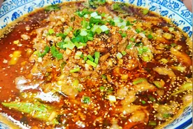 水煮肉片好吃有绝招，大厨教你技巧，做法简单家常，肉片嫩滑香辣