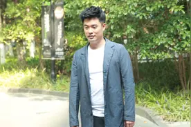 明星被好友吐槽，李晨损陈赫腿短跪着跑，何炅直言谢娜没眼色视频封面