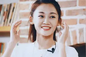 苗苗挺二胎孕肚与妹妹跳舞，姐妹俩长相气质如出一辙，神似双胞胎视频封面