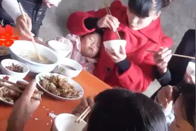 贵州小伙年纪轻轻，娶带有小孩的二婚嫂，宝宝好困，咋不抱抱她呀视频封面