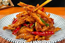 大厨教你姜辣凤爪的正确做法，香辣入味，入口即化，下酒又下饭