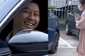 丈夫帮街边妙龄美女倒车，收获一声声鼓掌夸赞，老婆表情亮了视频封面