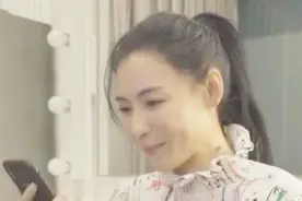 39岁张柏芝重跳樱花舞引回忆杀！衬衫配高腰裤太少女，不愧是颜霸视频封面