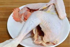 大厨教你炒鸡最好吃的做法，鸡肉鲜嫩入味，做法简单，比红烧好吃