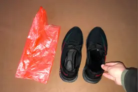 晒鞋子时，放一个塑料袋太厉害了，解决了家里的大烦恼