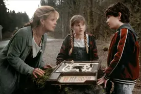 一个恐怖的游戏，一旦开始就不能停下，男孩一玩就是26年！恐怖片