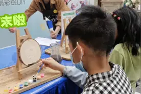 周末带兄弟俩出去玩，用木头画画再到武术馆上兴趣班，太充实了视频封面