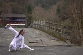 武当剑第一剑法，飘逸灵动，凌云剑法干净潇洒，成逍遥谷一道美景视频封面