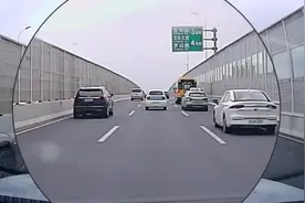 上海内环高架惊险一幕，mini高架路上龟速，出租车蛇形走位超车，视频封面