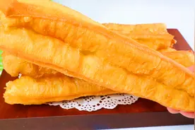 我从来不买油条，用这个新配方，在家炸焦香酥脆空心鼓大泡油条视频封面