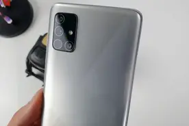 三星Galaxy A51 开箱测试视频封面
