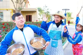 黑水国：俩学生食堂卖饭，一个分分钟卖完，另一个怎么都卖不出去视频封面