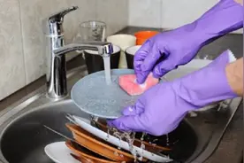 原来这才是正确的洗碗方式，干净还不伤手，老公都抢着刷碗，厉害视频封面