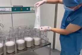 男子患罕见病肺部洗出17升“牛奶” 医生称发病率仅百万分之三