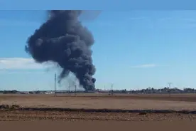 埃及举行演习时，一架F-16战机被萨姆-6凌空打爆，飞行员当场身亡视频封面