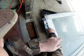 地簧门坏了你会维修吗？视频封面