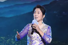 70岁的漂亮奶奶演唱：父老乡亲视频封面
