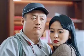爆笑下属合辑：贾冰媳妇突袭查岗，宋晓峰机智搂过秘书，升经理！视频封面